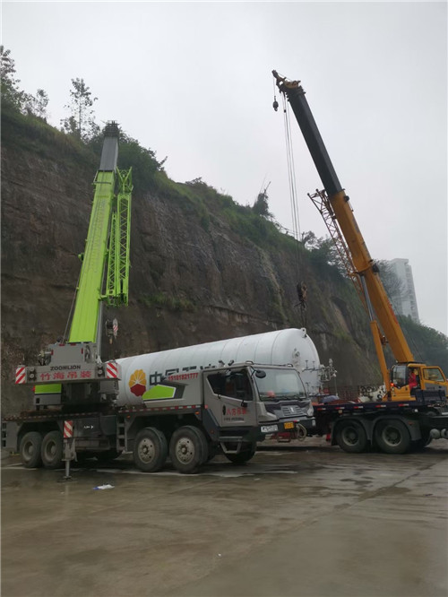 崇仁县“不怕风雨冻”—— 吊车的 “恶劣环境适应” 技术