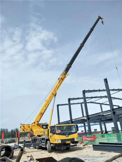 崇仁县超高层建筑钢结构吊装案例